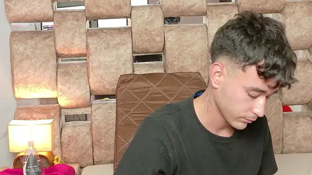 دردشة KathyAiden الجنسية المباشرة