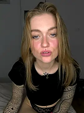 Show modela Goldi159 na web-kameri