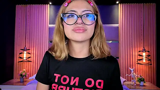 AlanaWalker9's Live XXX Chat