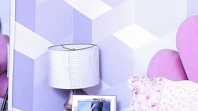 Pokazy przed kamerką – KylieMonnett