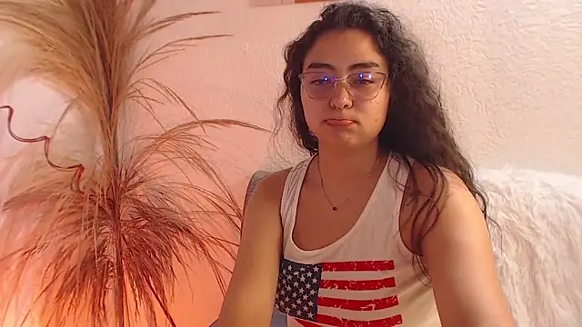 _Kim__M Adlı Modelin Canlı XXX Sohbeti