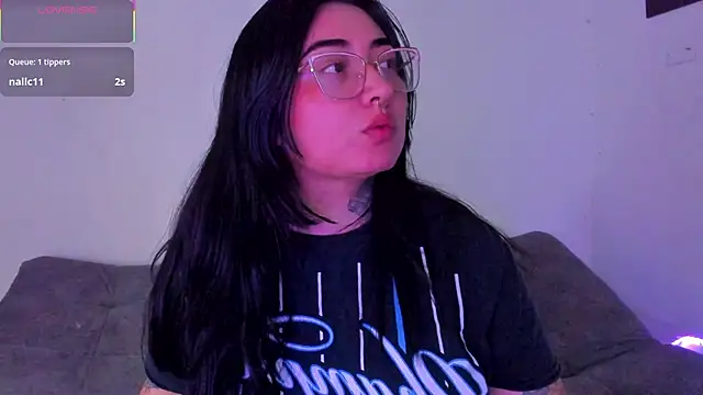 Chat +18 de Curvybaddie99 ao vivo