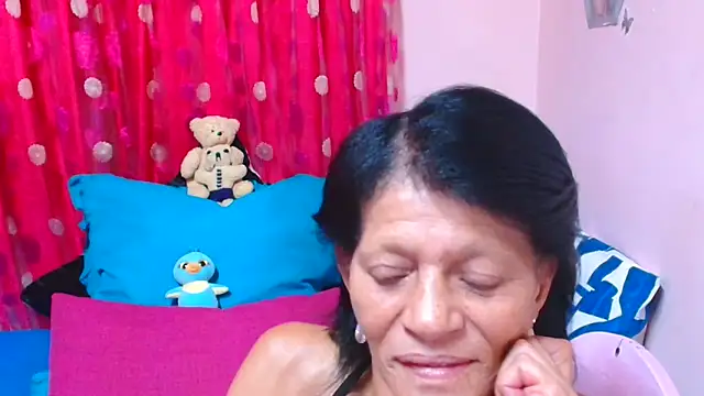 Chat +18 de SLUTTYROXY ao vivo