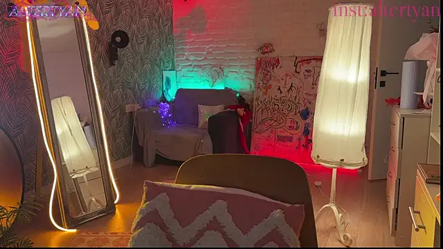 XXX chat uživo modela altertyan