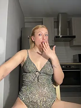 Kittie_Valentinen Live XXX chat