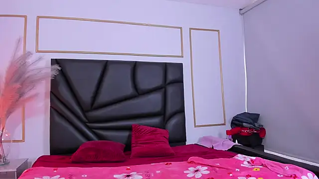 Kenji_n_Rousse Show in webcam