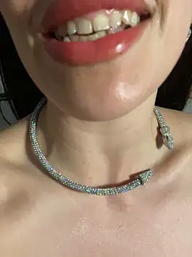 JolieBee's Webcam Show