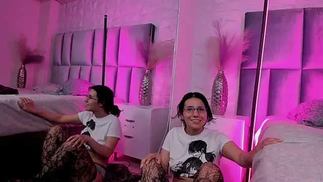 HollyPeach Chat XXX in diretta