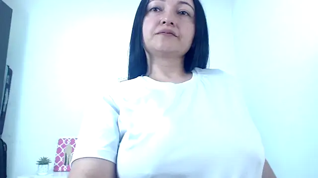 Czat XXX na żywo – Luxia33