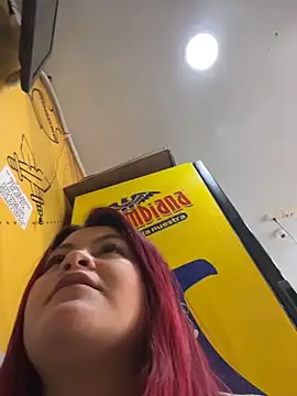 Lia-Moon77: διαδικτυακό σόου στην κάμερα