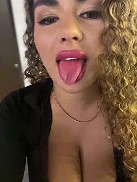 TianaRios_Pink's Webcam Show