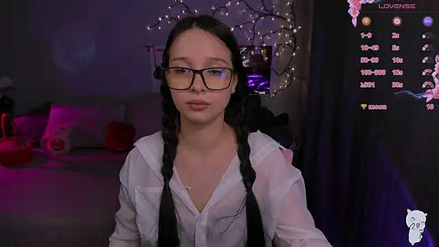 دردشة SoftyMooon الجنسية المباشرة