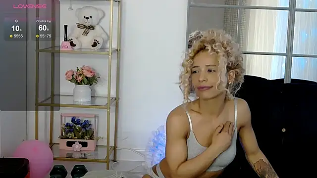 SarahRaynex élő XXX-chatje