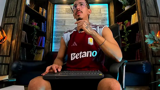 Donovan_Desmond: онлайн-секс-чат