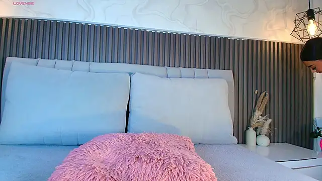 SHANONCLARK: онлайн-секс-чат