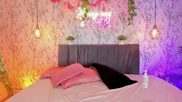 Bonny_and_carrot Show in webcam