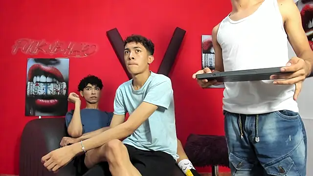 AVENGER_BOYS2026n Webbikameraesitys