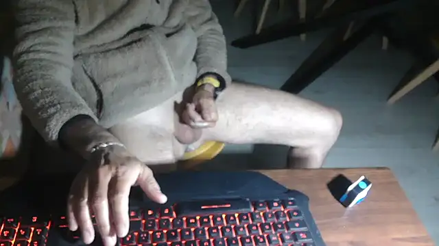 Adri_gard Show in webcam