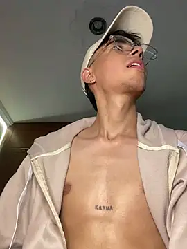 Show modela Milo_Gunnar na web-kameri