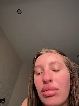 Онлайн чат XXX elloriah