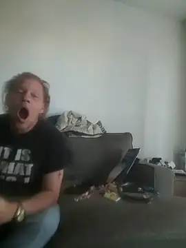 yourMasterisBored: διαδικτυακό σόου στην κάμερα