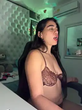 Chat XXX ao vivo de ZarahEvans