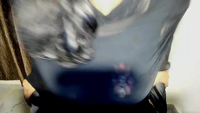 TheShyGirl_ Adlı Modelin Canlı XXX Sohbeti