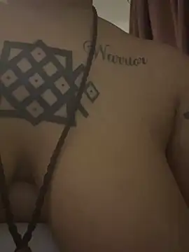 Chat +18 de nickytheehawtie ao vivo