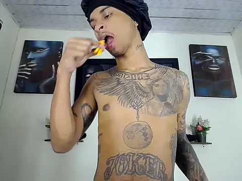 Tatoo_Noah élő XXX-chatje