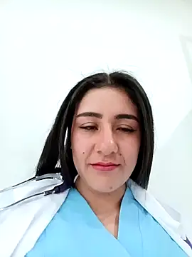 Chat +18 de CAROLINE__07 ao vivo