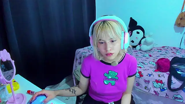 Akane-Mou Adlı Modelin Canlı XXX Sohbeti