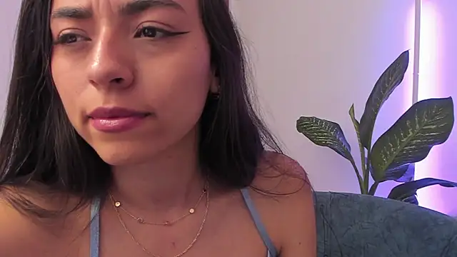 canelleGarces' Live XXX Chat