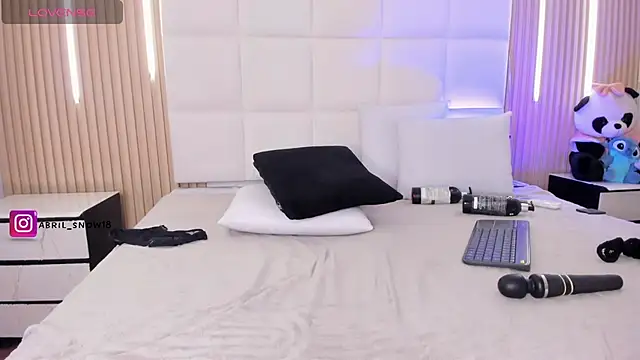 abril_snow Adlı Modelin Canlı XXX Sohbeti