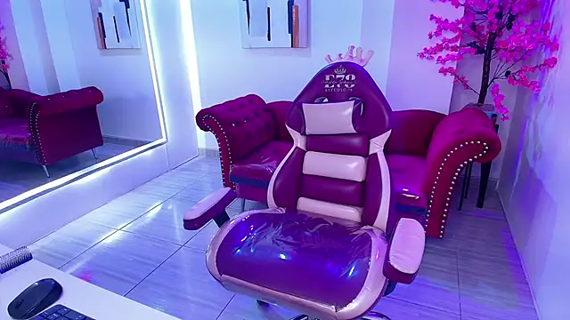 Emily_andrews Adlı Modelin Canlı XXX Sohbeti