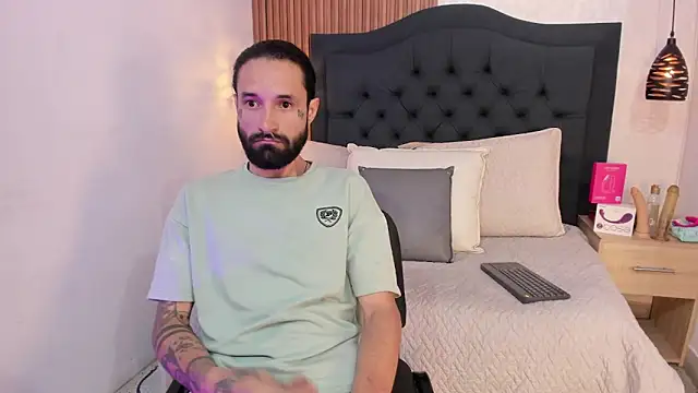 Hisoka_011's Webcam Show