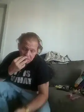 yourMasterisBored élő XXX-chatje