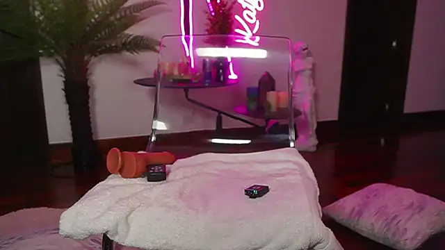 KatyeraveのライブXXXチャット