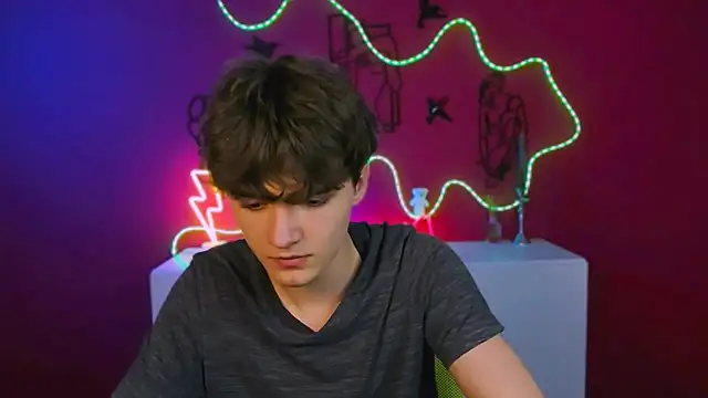 emil_lucky Adlı Modelin Canlı XXX Sohbeti