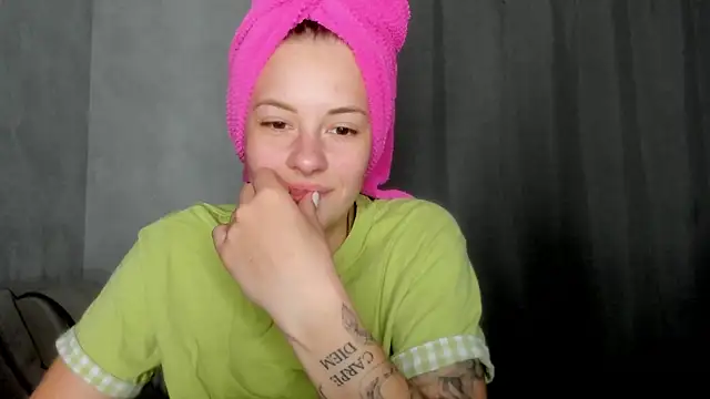 Pertunjukan Kamera Web why_again_me