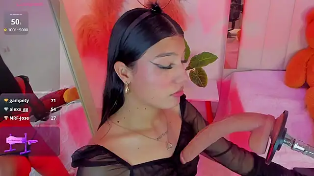 Pokazy przed kamerką – May_Fox_