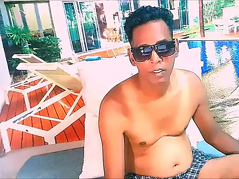IndianHunk01のライブXXXチャット