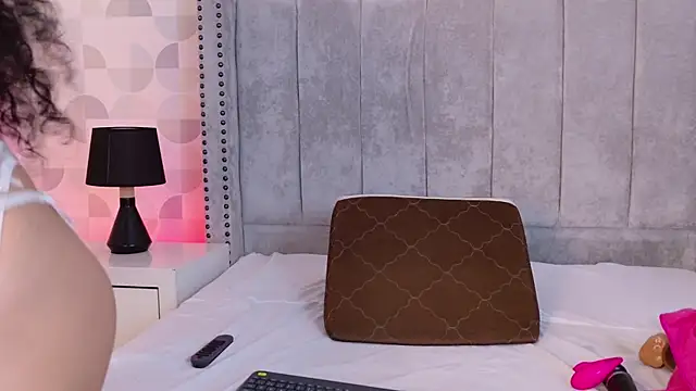 Chat +18 de vivi_ruby ao vivo