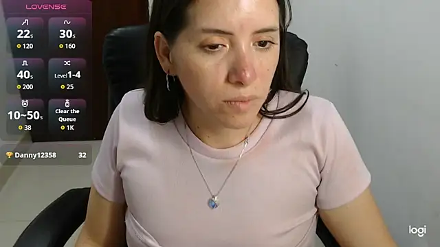 spicey_latina élő XXX-chatje