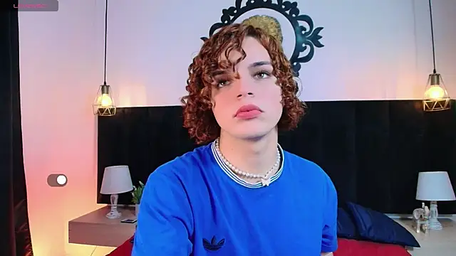 Skyee_angel élő XXX-chatje