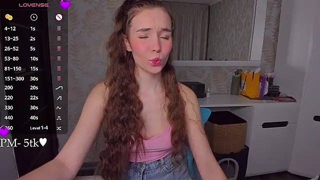 YonaBones élő XXX-chatje