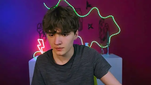 Chat XXX ao vivo de emil_lucky