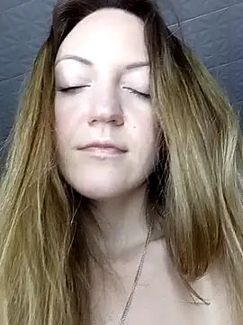 KattyLuuu – Naživo XXX chat