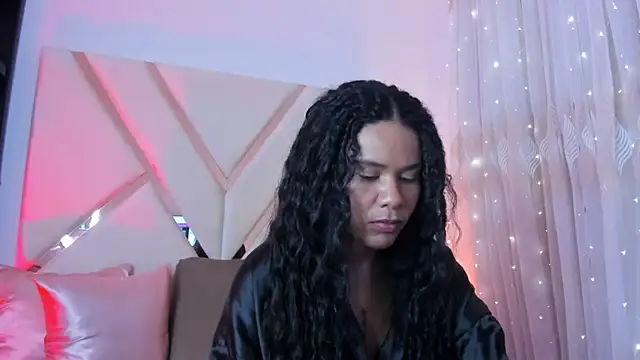 Jade_Thonson1 Adlı Modelin Canlı XXX Sohbeti