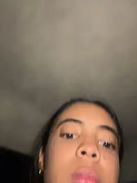 NAUGHTY_LITTLE_18's Live XXX Chat