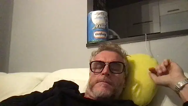 Axl_hot Show in webcam